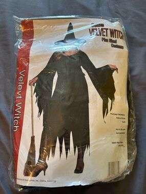Plus Size Velvet Witch Dress - Black